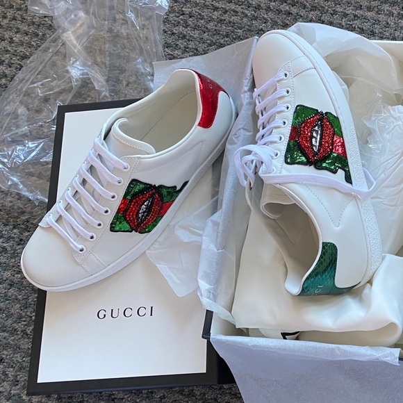 gucci lip sneakers